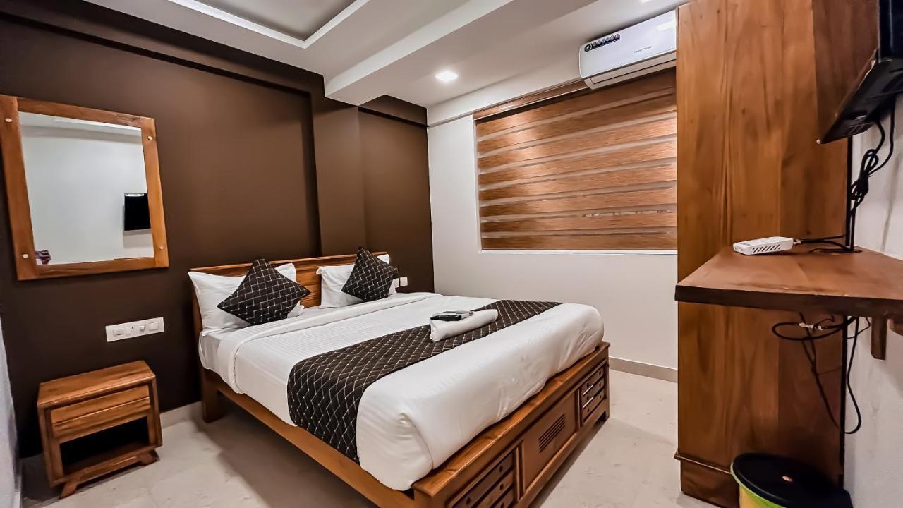 Emerald Inn Kochi ภายนอก รูปภาพ